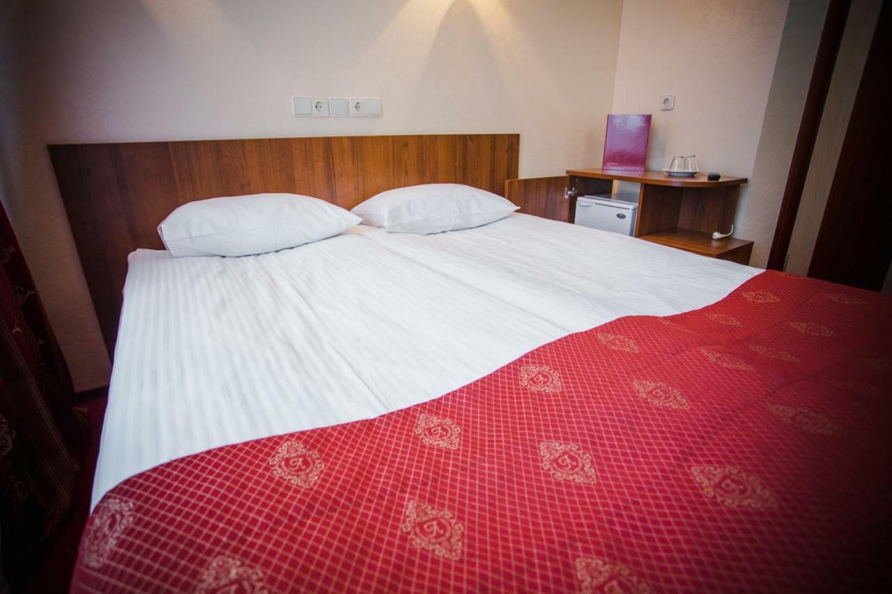 Amaks Premier Hotel Bobruisk Exterior photo